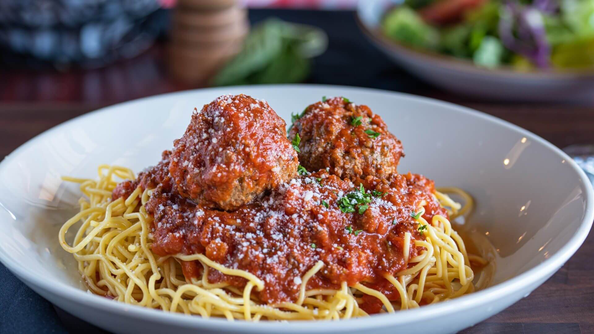 Spaghetti w/ Meatballs or Italian Sausage